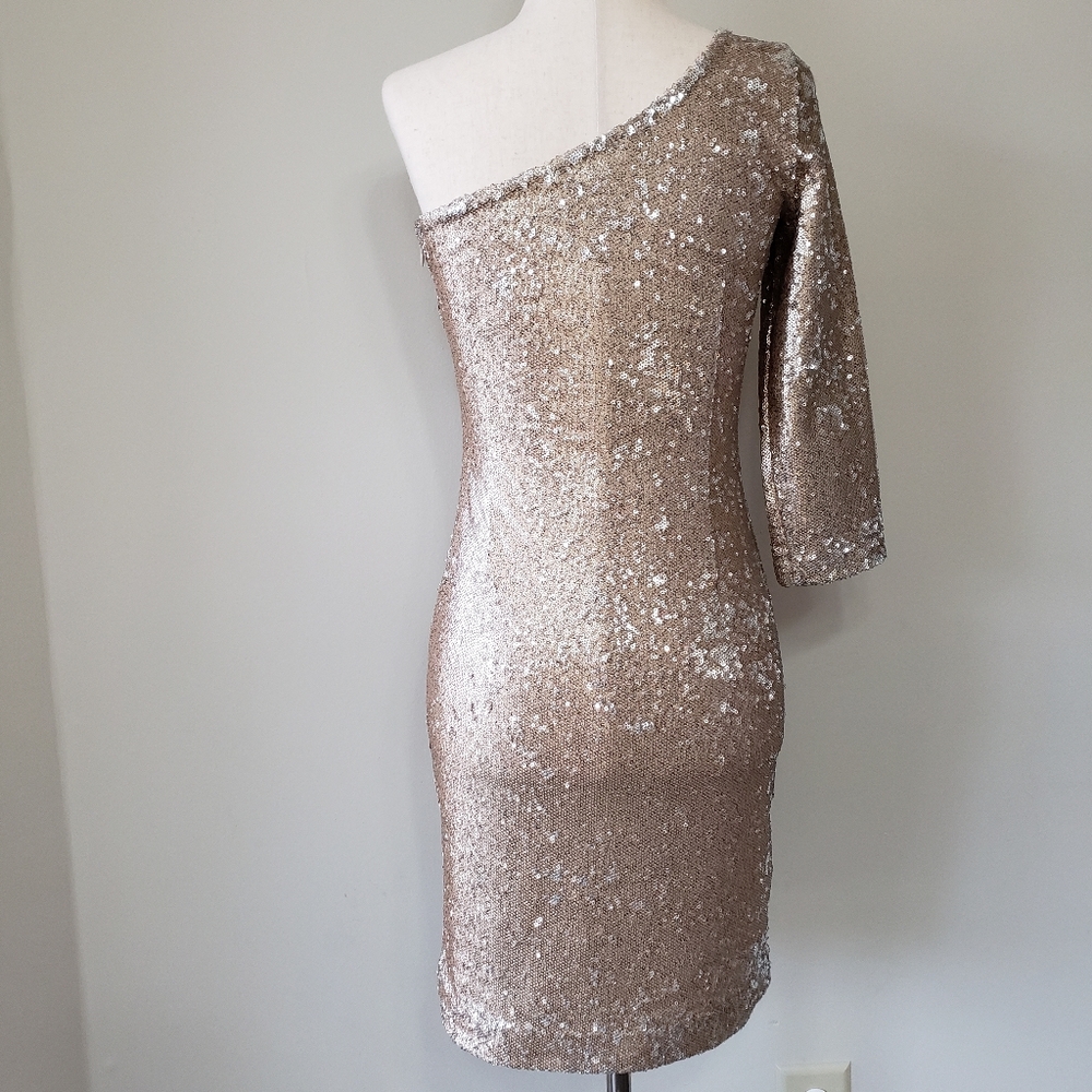 BB Dakota One Shoulder Sequin Mini Bodycon Dress Champagne Size 2 - Picture 5 of 9